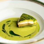 Blue by Alain Ducasse ชวนลิ้มรสเมนูประจำฤดูใบไม้ผลิโดยเชฟ Evens Lópezคัดสรรวัตถุดิบชั้นเลิศ ฉลองการเดินทางผ่านฤดูกาลครบหนึ่งรอบของเชฟมากฝีมือณ ร้านอาหารมิชลินสตาร์ริมแม่น้ำเจ้าพระยา ตั้งแต่มีนาคม 2569 เป็นต้นไป